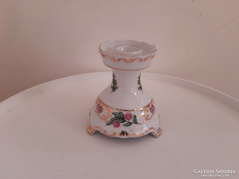 Gold-plated candle holder with Raven House flower pattern