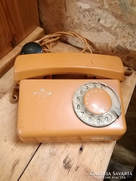 Retro dial telephone