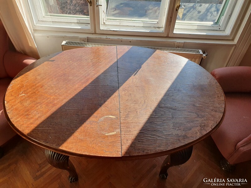 Oval dining table