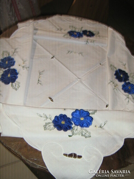 Beautiful blue appliqué flower pattern tablecloth