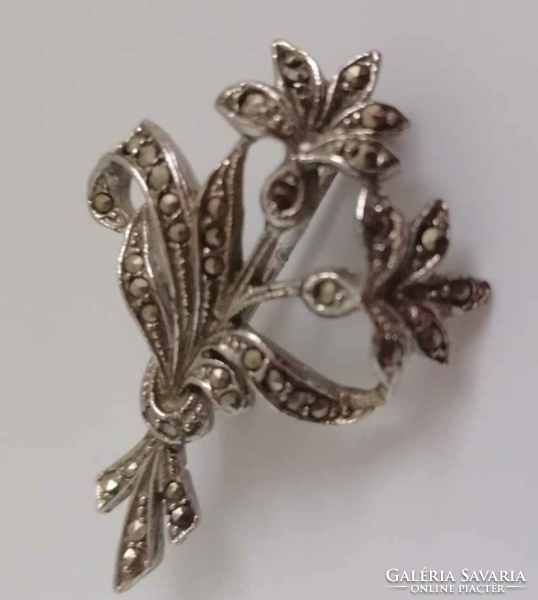 Silver-plated marquise stone flower bouquet brooch