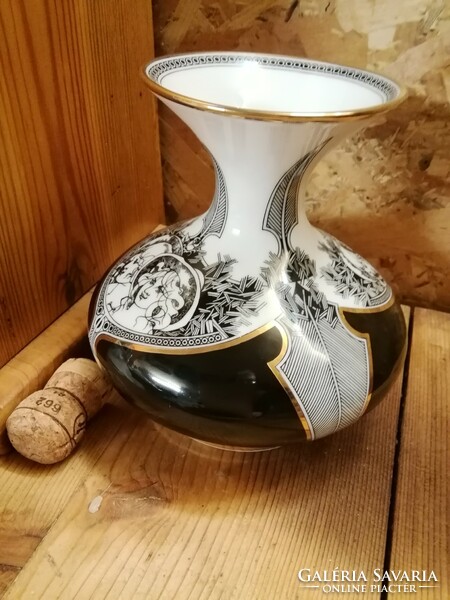 Hollóházi Jurcsák porcelán váza 15 cm