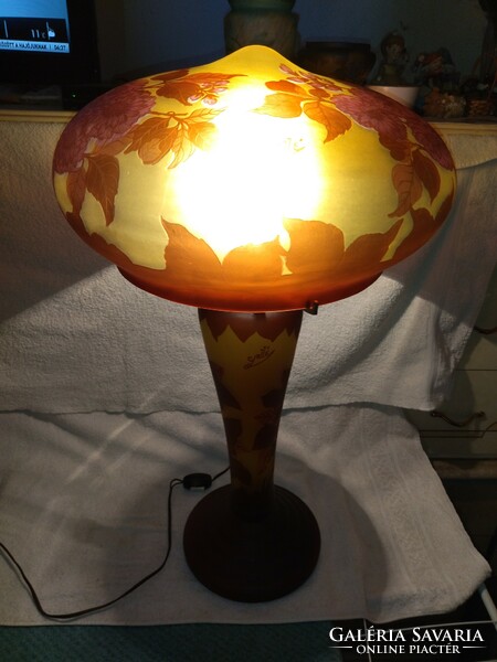 Huge flower-patterned Galle lamp 76 cm high
