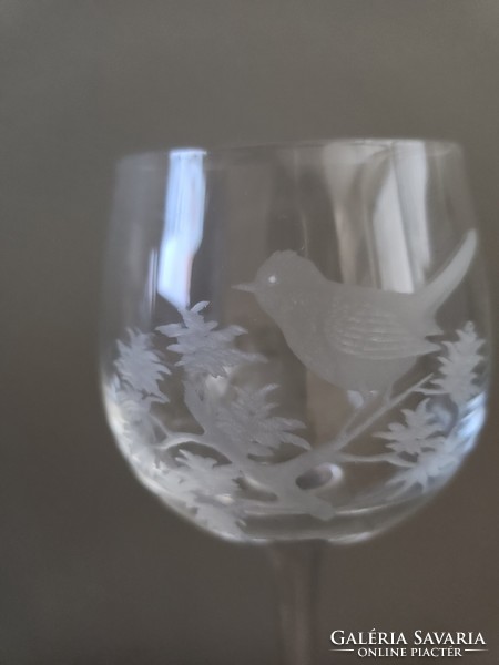 Lip crystal glasses with polished birds