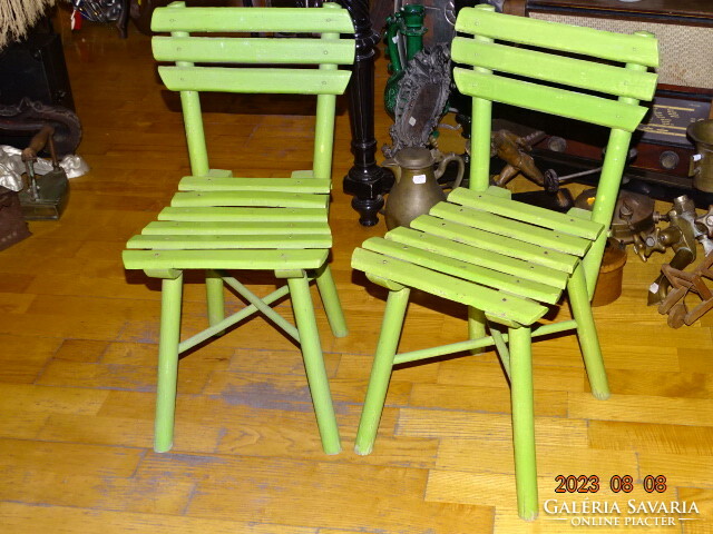 Old retro vintage solid wooden chair children's chair in a pair of small chairs !!