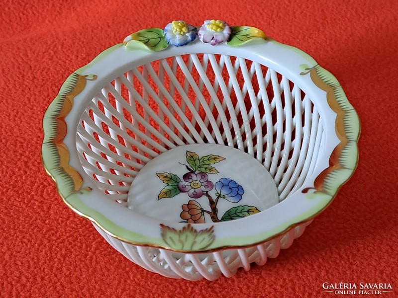 Wicker basket with Victoria pattern from Herend