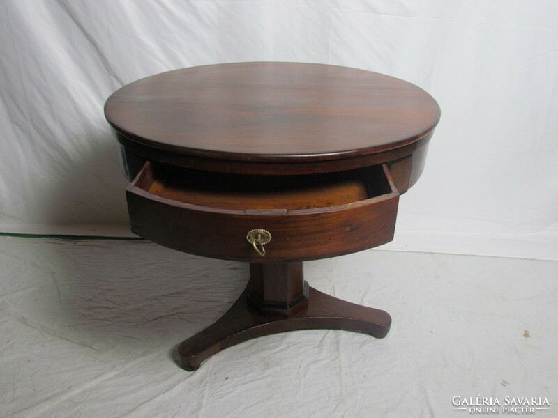 Antique bieder round table (restored)