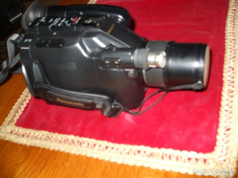 Panasonic video camera, barely used, vhs-c, with all accessories, cassette