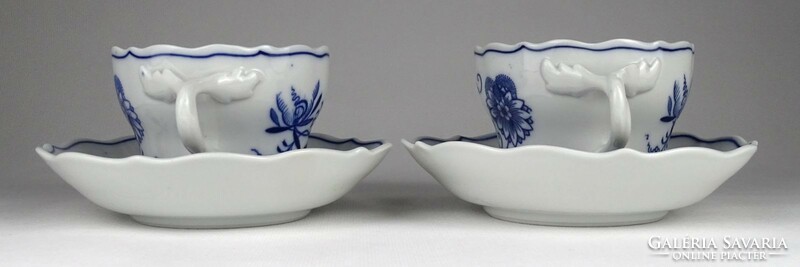 1Q290 Pair of old flawless Meissen porcelain teacups