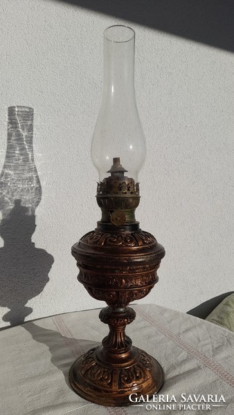 Heavy spialter historicizing table kerosene lamp, 55 cm high