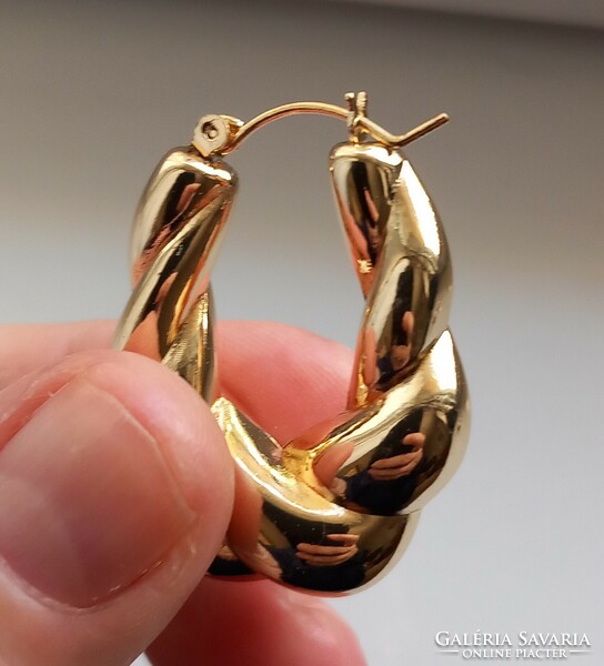 18 Kt. Gold-plated twisted hoop earrings