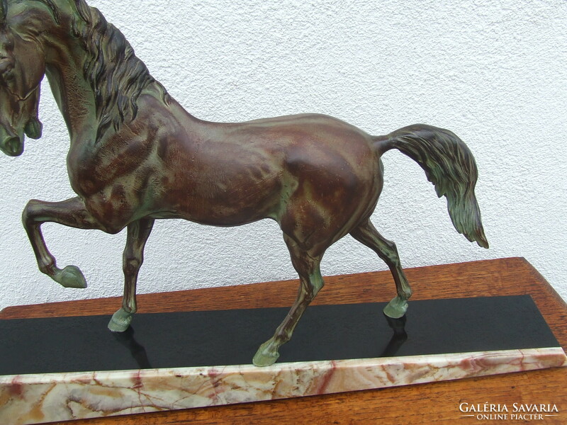 Horse statue metal