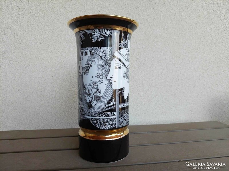 Kézzel aranyozott Hollóházi Szász Endre váza, 26 cm
