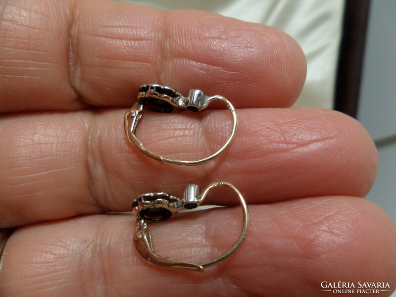 A pair of antique gold brilles special buton earrings