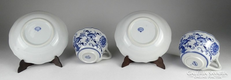 1Q290 Pair of old flawless Meissen porcelain teacups