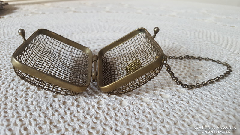 Metal wallet with wire mesh and chain from the 70s