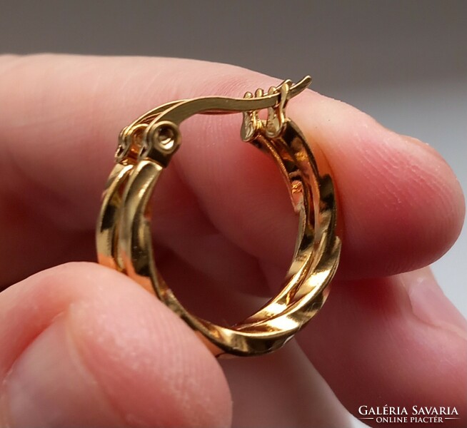 18 Kt. Gold-plated hoop earrings