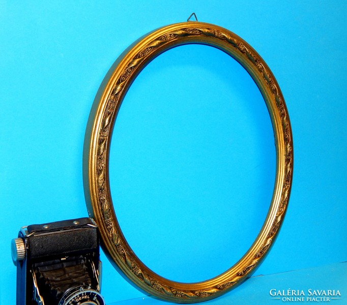 Restored oval frame with glass(!) For sale