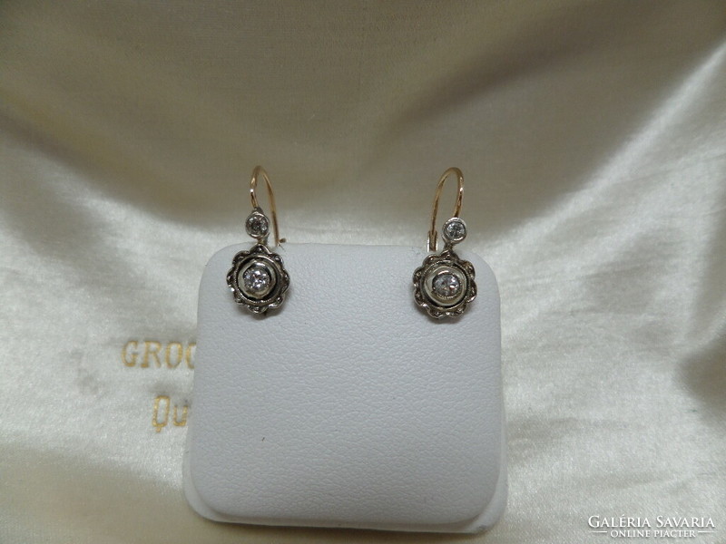A pair of antique gold brilles special buton earrings