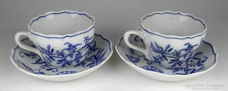 1Q290 Pair of old flawless Meissen porcelain teacups