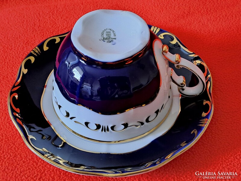 Zsolnay Pompadour III teás csésze aljjal, jubileumi jelzéssel
