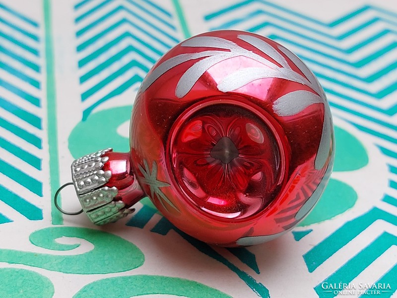 Retro üveg karácsonyfadísz piros behúzott oldalú gömb üvegdísz