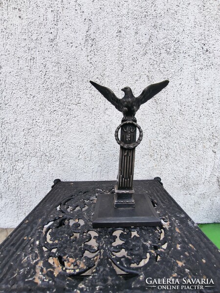 Antik Sas Sólyom vagy Turull szobor fèmből spiàter ón Militaria stílusú