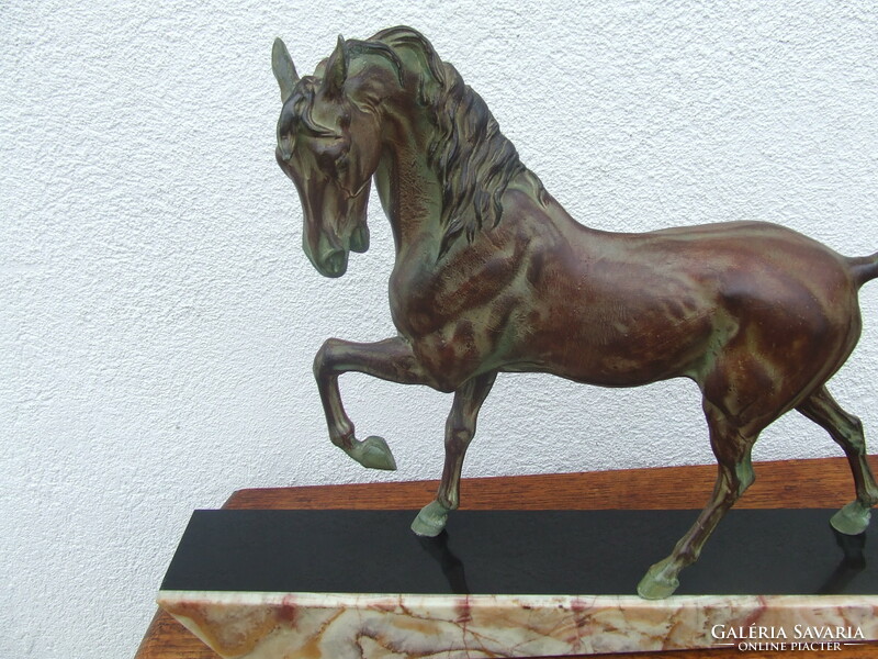 Horse statue metal