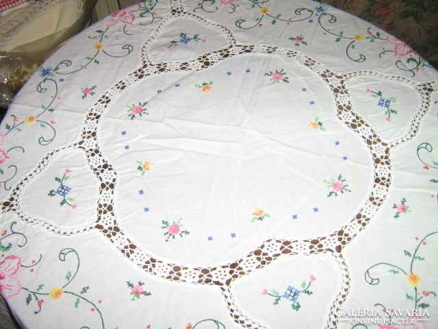 Beautiful oval crocheted lace inset cross-stitch embroidered floral needlework tablecloth