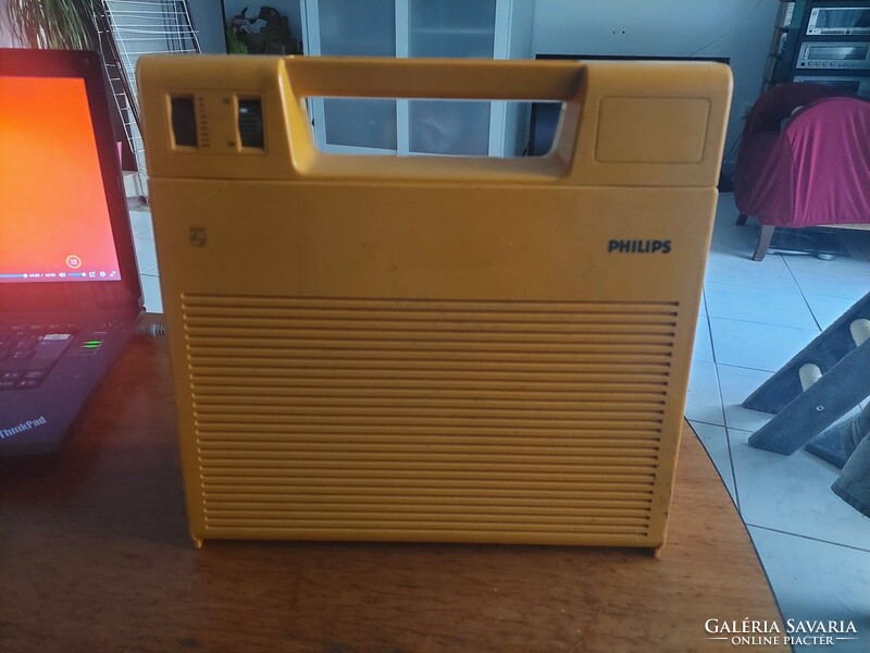 Philips 180 hordozható retro lemezjátszó