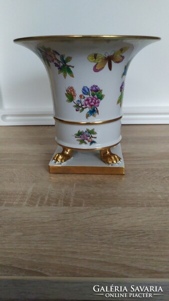 Herend porcelain vase, decorated with a Victorian pattern