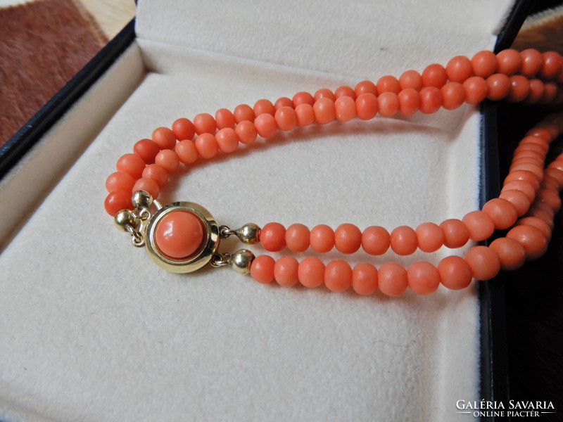 Old two-row long noble coral pearl string with 14 carat gold clasp