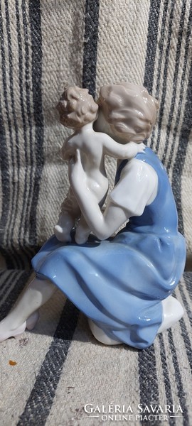 Lippelsdorfi porcelán, anya a gyerekével