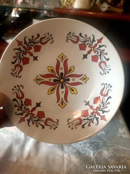 Porcelán fali tányérok
