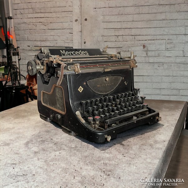 Retro, loft design Mercedes typewriter