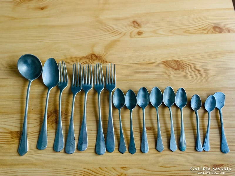 16 pieces of alpaca cutlery