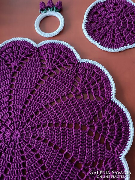 Crocheted plate and coaster with napkin ring, even for special occasions