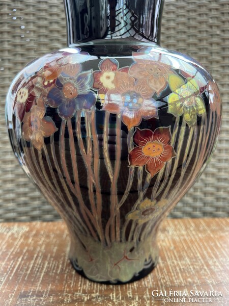 Zsolnay eosin vase.