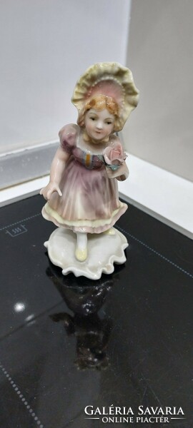 Ens ritka porcelán figura