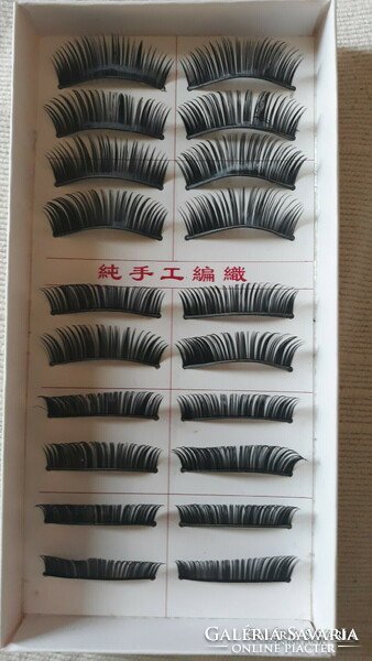 10 pcs black long lashes in original packaging