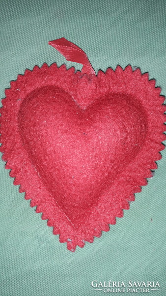 Antique felt-covered Kalocsa pattern pincushion heart 9 cm in good condition as shown in the pictures