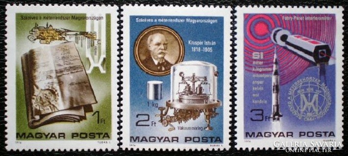 S3109-11 / 1976 100 years of the mété system stamp line postal clerk