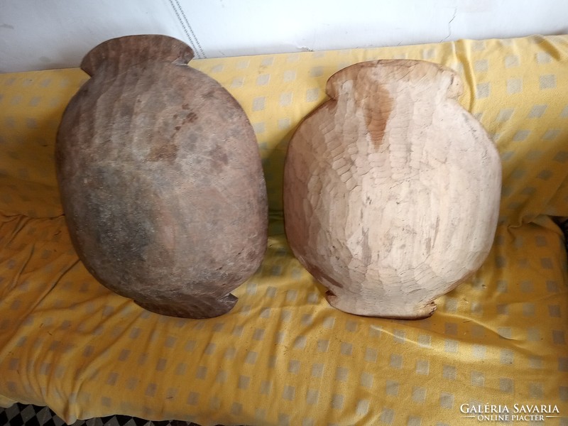 2 hollow carved wooden bowl turtles are 65 and 75 cm long