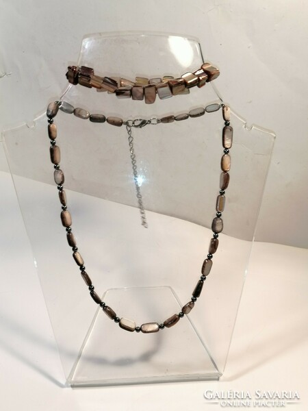 String of pearls and bracelet (1185)
