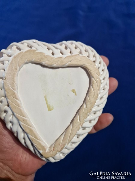 Heart-shaped woven ceramic bowl from Bodrogkeresztúr