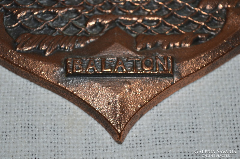 Jelzett bronzírozott aluminium BALATON falidísz