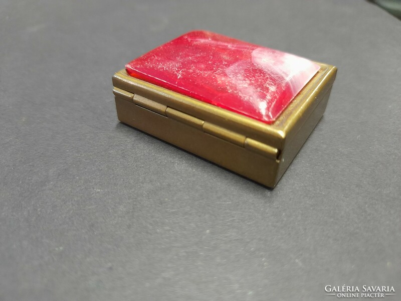 Old copper-stone snuff box with medicine. 4 Cm.
