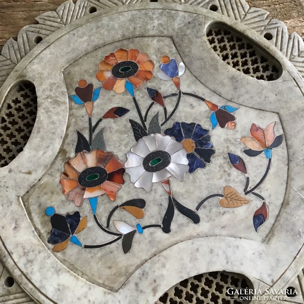 Stone inlay plate decorated with old minerals