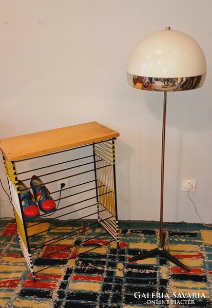 Floor lamp with retro designe