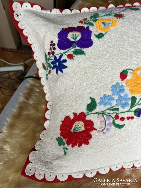 Hand-embroidered folk ornament pillow made of felt material